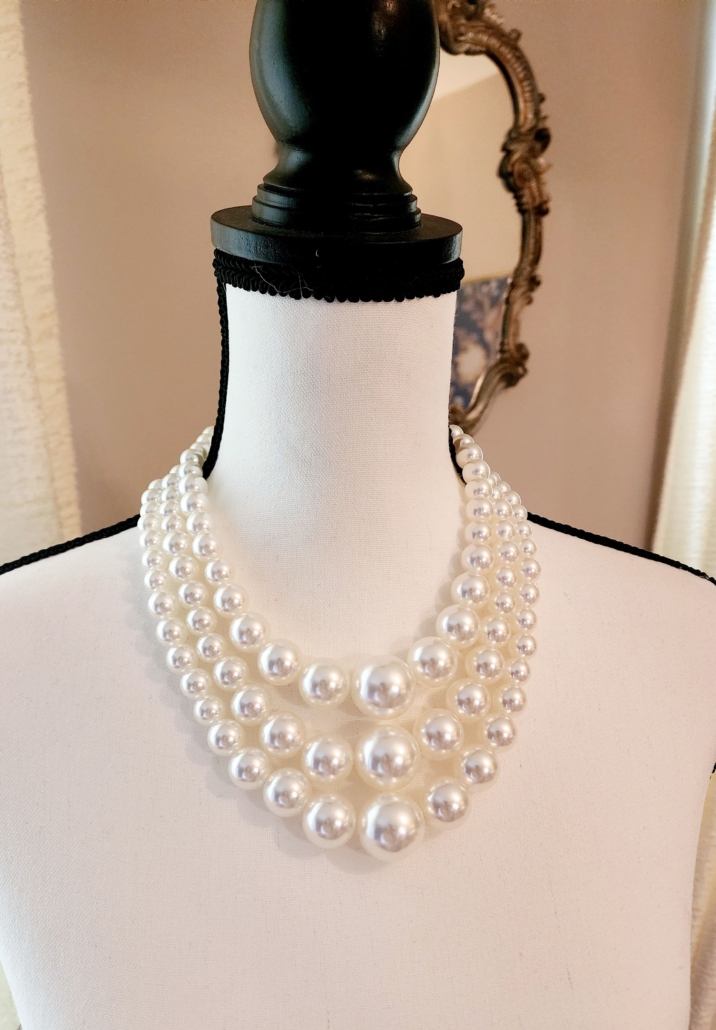 Costume pearl necklace sales
